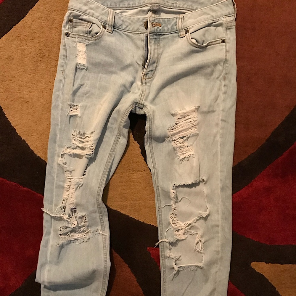 Soho Boyfriend Ripped Jeans NWOT